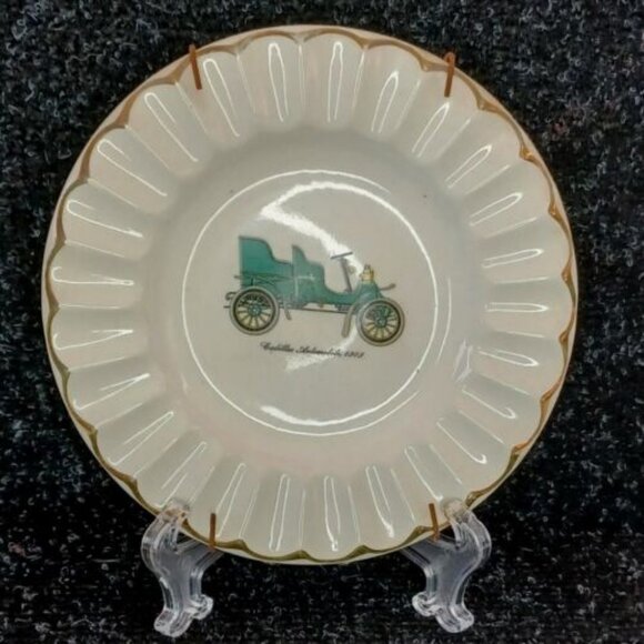 VINTAGE CADILLAC AUTOMOBILE 1903 PLATE 6" With Hanger Scalloped Edge Gold Trim - Picture 3 of 6